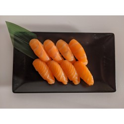 Dégustez 8 sushi saumon préparés par de vrais chefs japonais